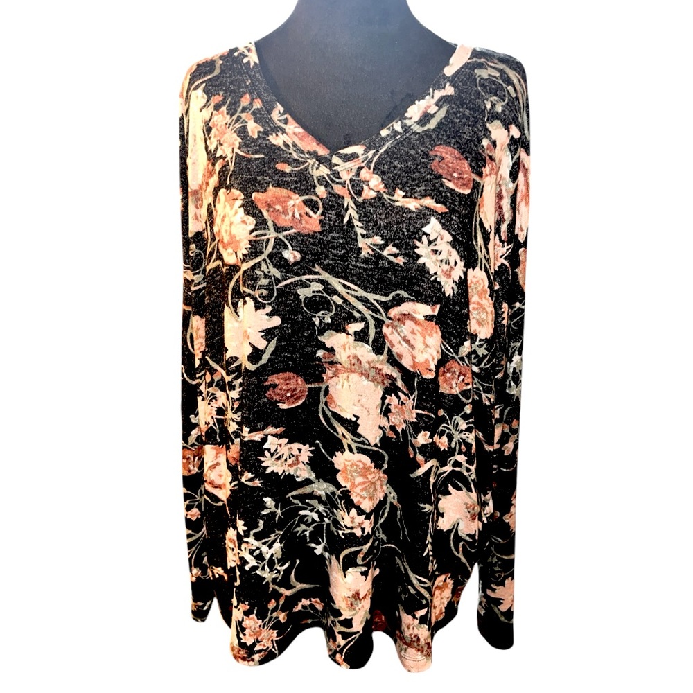 Well Worn pull over v-neck buttery soft floral long sleeve top great condition